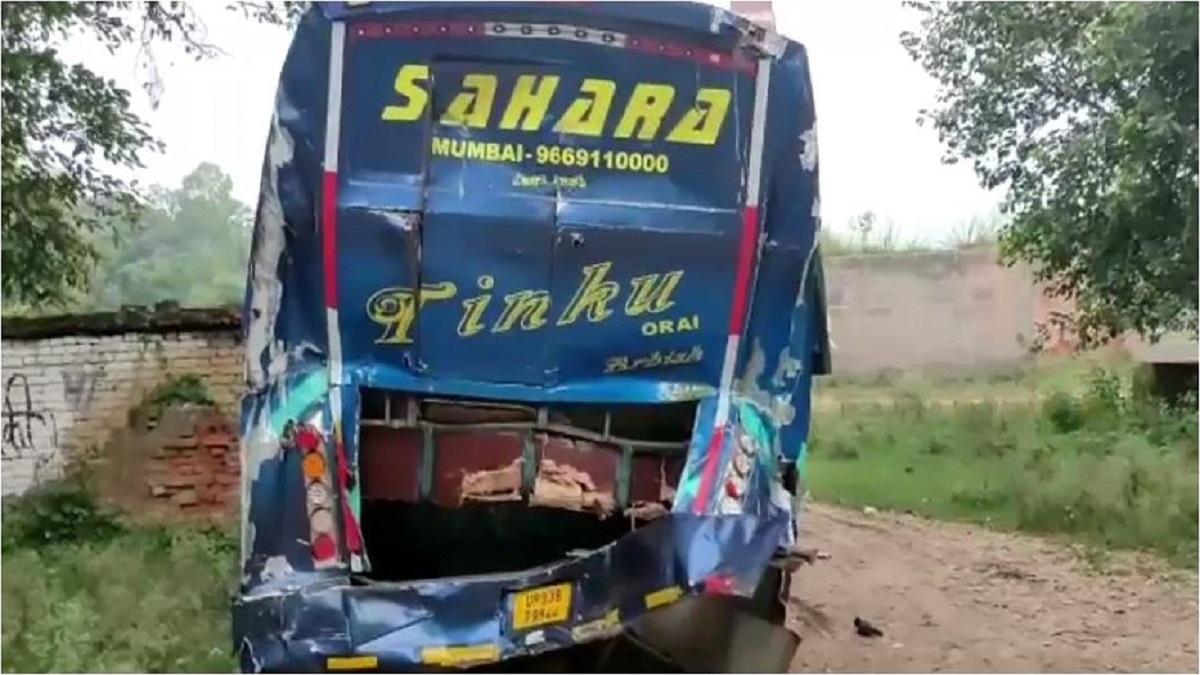 सड़क हादसे में 4 लोगों की मौत.