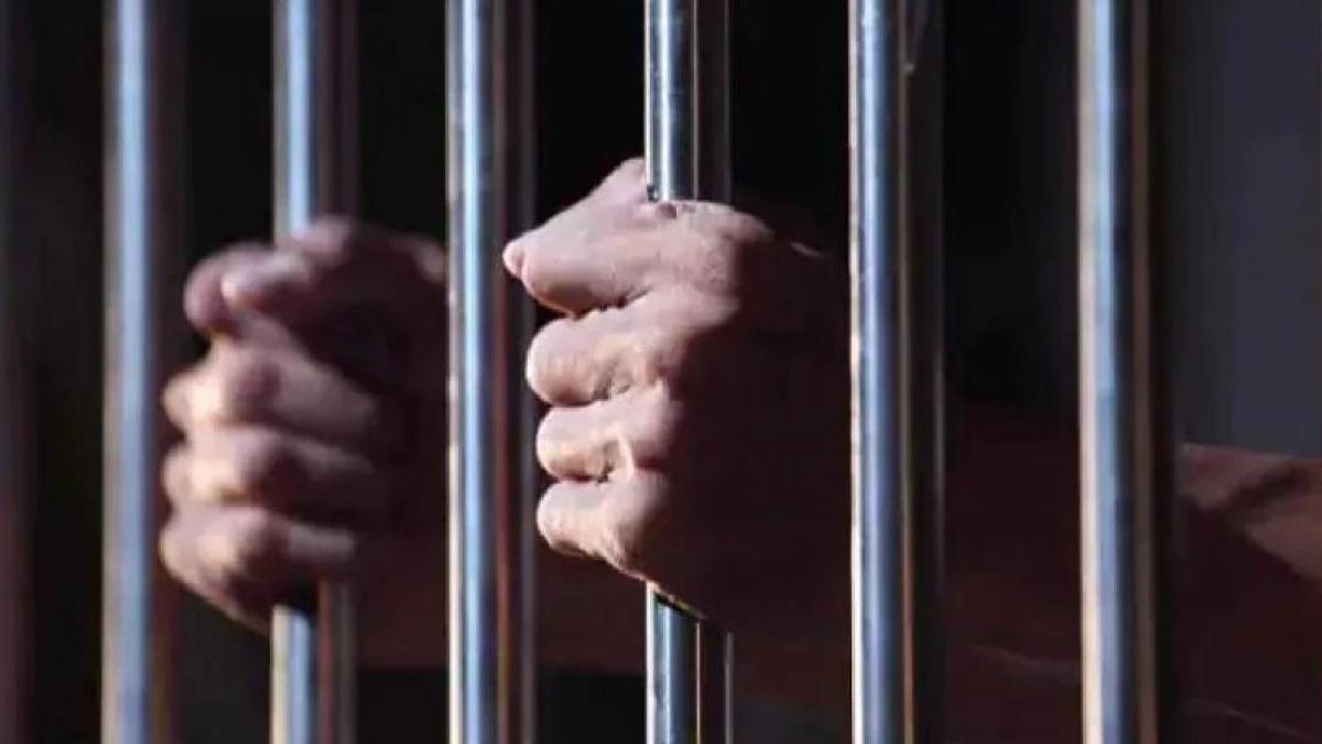 28 साल बाद पाकिस्तान की जेल से लौटा गुजरात का शख्स, सुनाई भारतीय कैदियों की रूह कंपा देने वाली कहानी