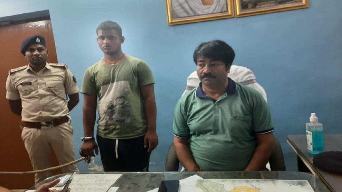 पुलिस की गिरफ्त में केशव