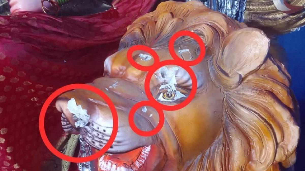 नष्ट की गई मूर्ति