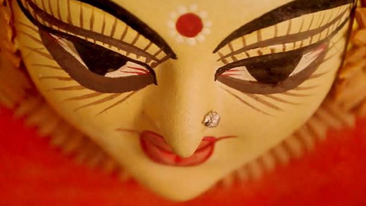 Durga Puja 2022: क्यों वेश्यालय की मिट्टी से बनाई जाती है मां दुर्गा की मूर्ति? जानें क्या है वजह (Photo: Getty Images)
