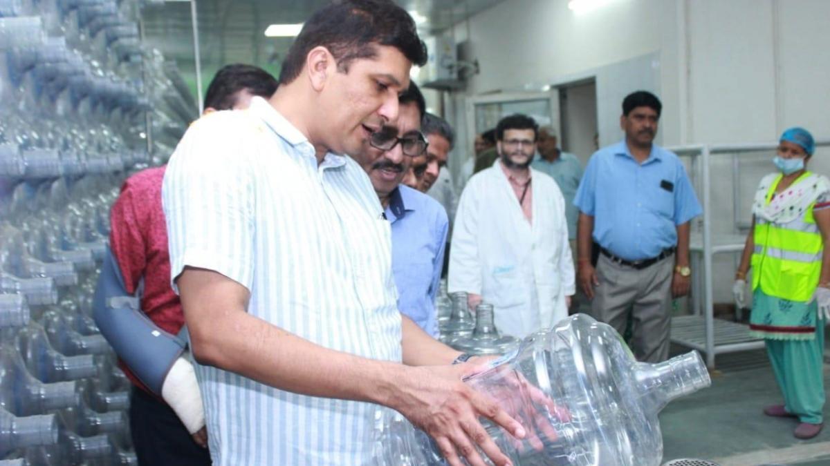 दिल्ली जल बोर्ड के उपाध्यक्ष विधायक सौरभ भारद्वाज ने प्लांट का उद्घाटन किया 