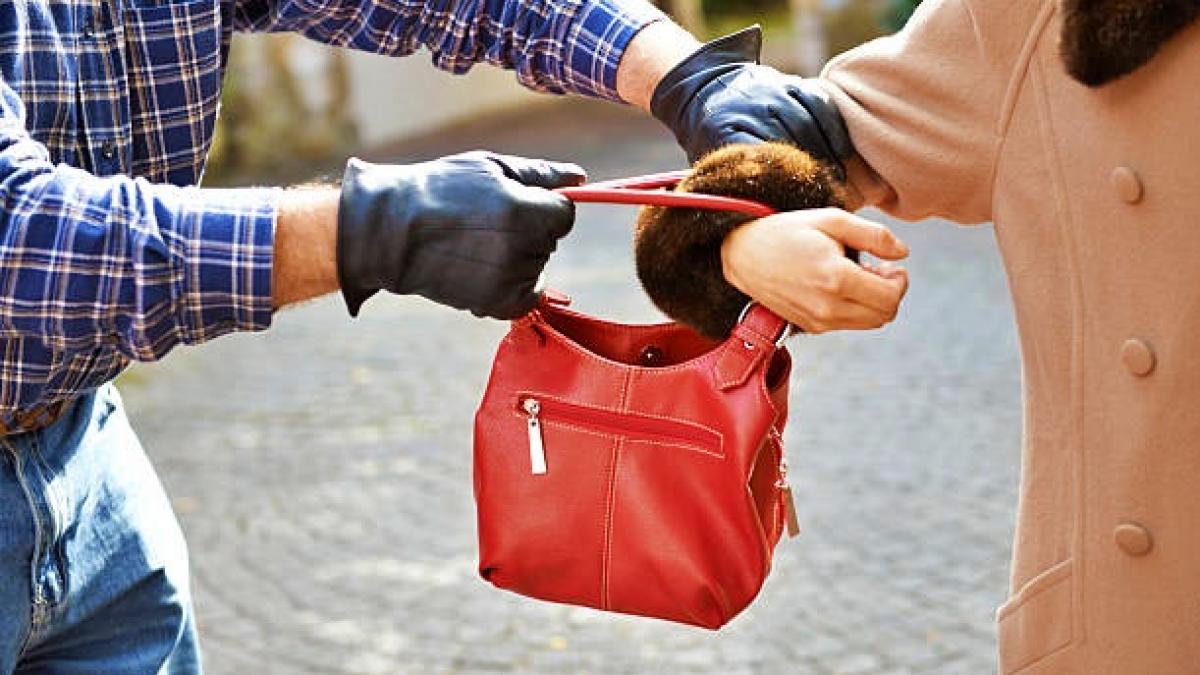 बदमाश ने महिला से लूटे 73 लाख रुपये (सांकेतिक फ़ोटो- गेटी) 