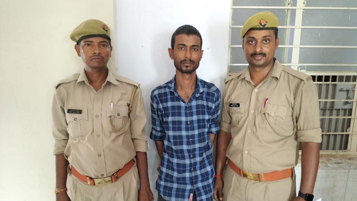 पुलिस की गिरफ्त में आरोपी
