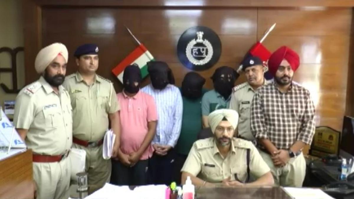 पुलिस की गिरफ्त में आरोपी 