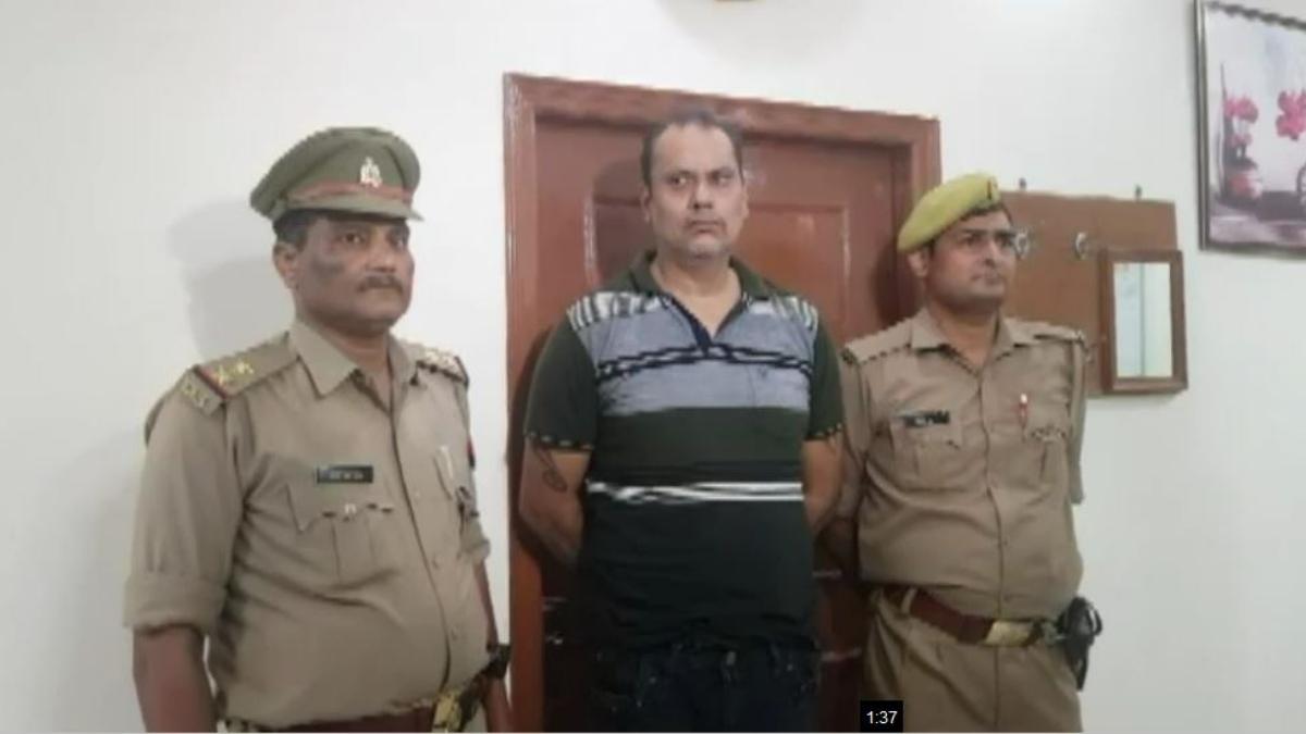 पुलिस की गिरफ्त में आरोपी 'जेल वार्डन,