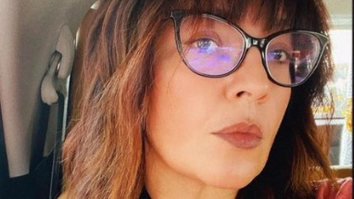 Exclusive: 3 साल से वॉट्सऐप पर नहीं Pooja Bhatt, क्यों बोलीं- 50 साल में खुद को क्यों बदल लूं?