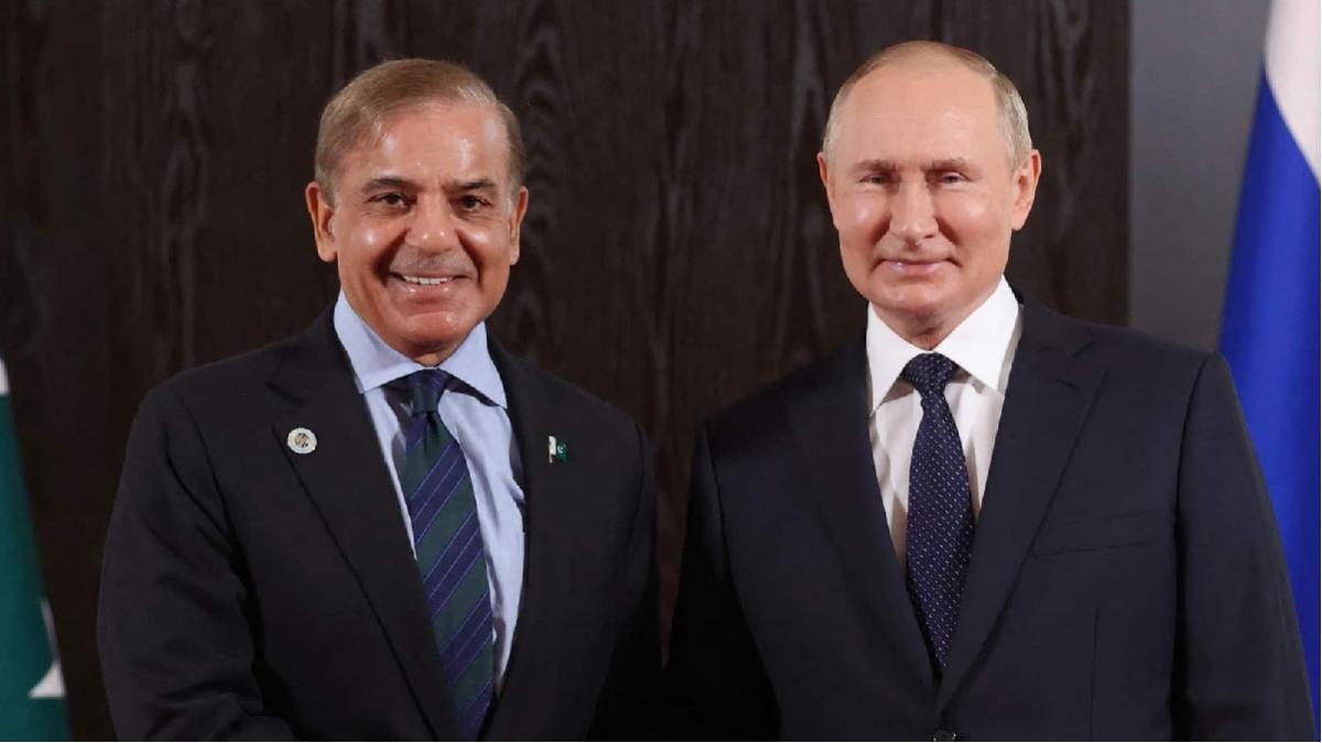 पाकिस्तान के प्रधानमंत्री शहबाज शरीफ और रूस के राष्ट्रपति व्लादिमीर पुतिन