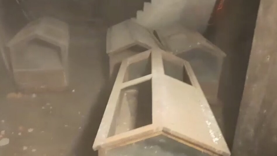 आजम खान की यूनिवर्सिटी में दफन एक और राज खुला, चोरी हुआ फर्नीचर बरामद - Rampur Third day Jauhar University update Furniture of Madrasa Aliya found after the wall was broken in
