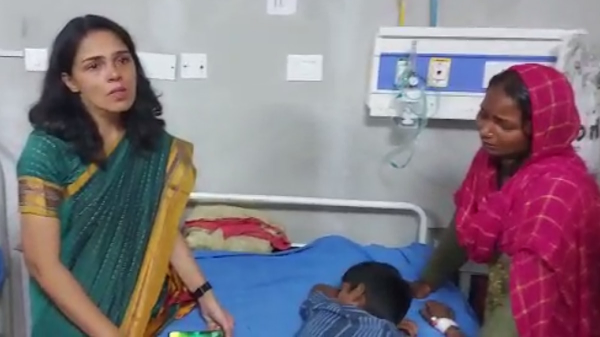 बच्चे की हालत देख अपने आंसू नहीं रोक पाईं कमिश्नर रोशन जैकब