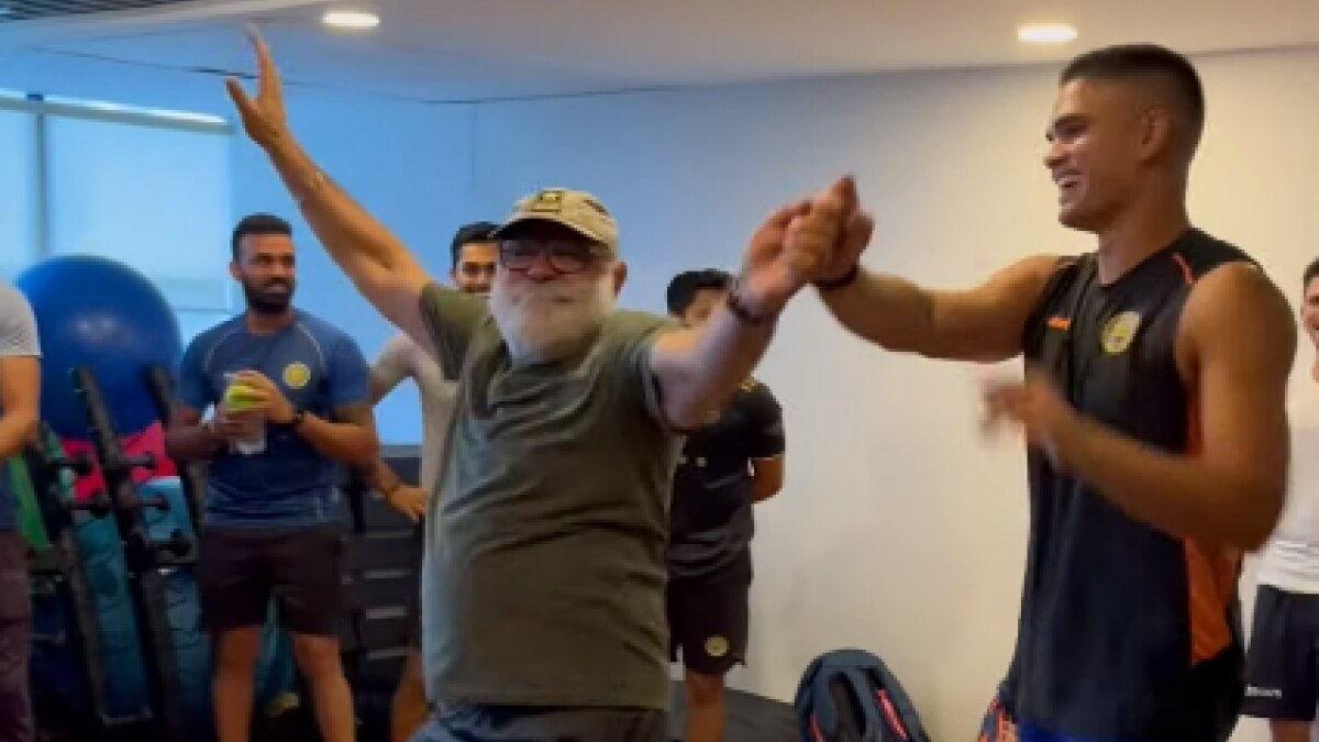 Arjun Tendulkar: अर्जुन तेंदुलकर ने युवराज सिंह के पिता संग किया भांगड़ा, वीडियो वायरल