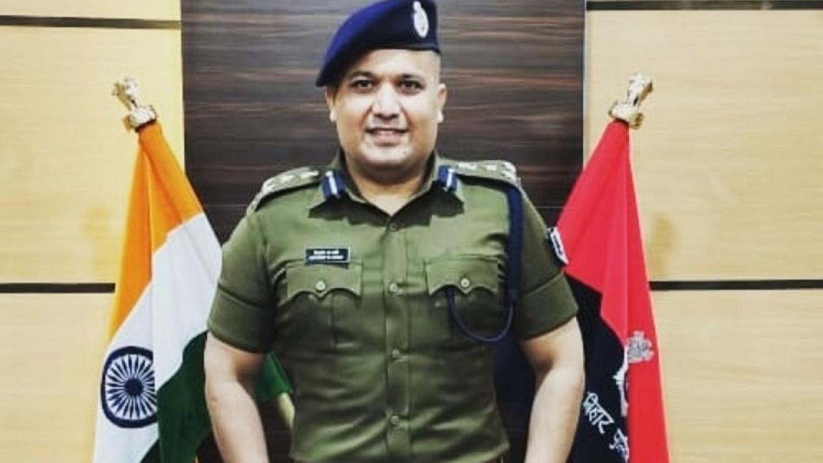 शिवदीप लांडे ने दो अफसरों को किया बर्खास्त