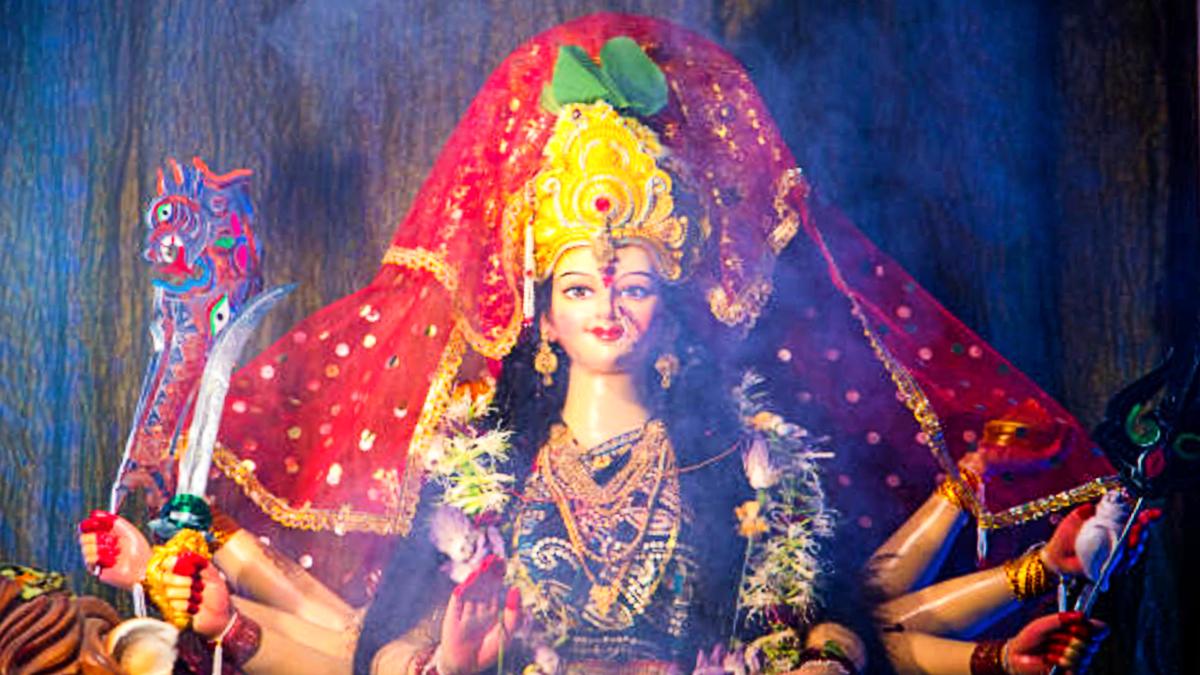 Navratri 2022: नवरात्रि के दौरान घर में लाएं ये चीजें, मां दुर्गा होंगी प्रसन्न और मिलेगा आशीर्वाद