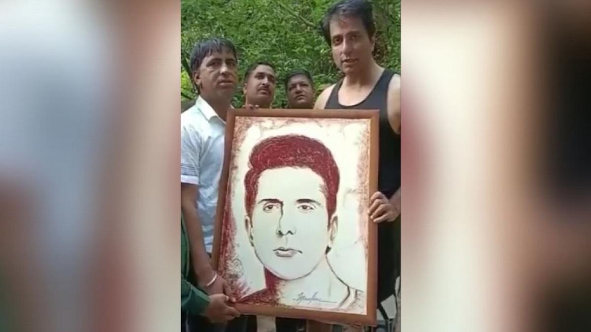 प्रशंसक ने सोनू सूद की खून से बनाई पेंटिंग