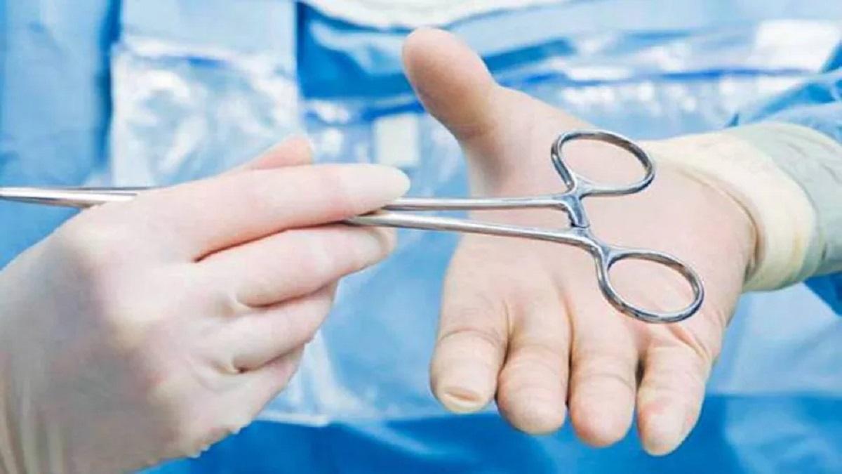 दिल्ली: 8 दिन बाद भी छात्रा के शरीर से नहीं निकली गोली, बीच सड़क पर हुआ था हमला