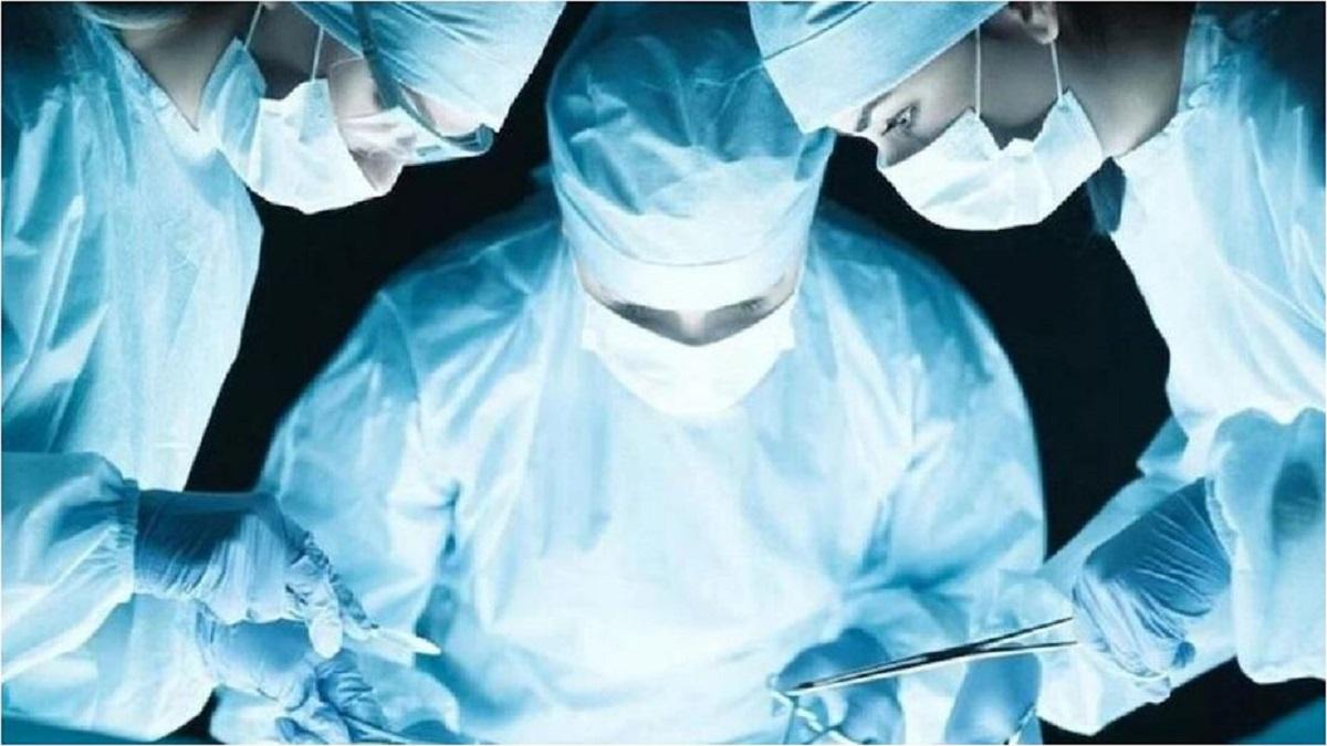 18 घंटे तक चली सर्जरी (सांकेतिक तस्वीर)