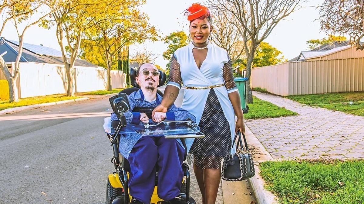 दुनिया को भूलकर प्यार की राह चुनी, (credit photo -news.com.au)