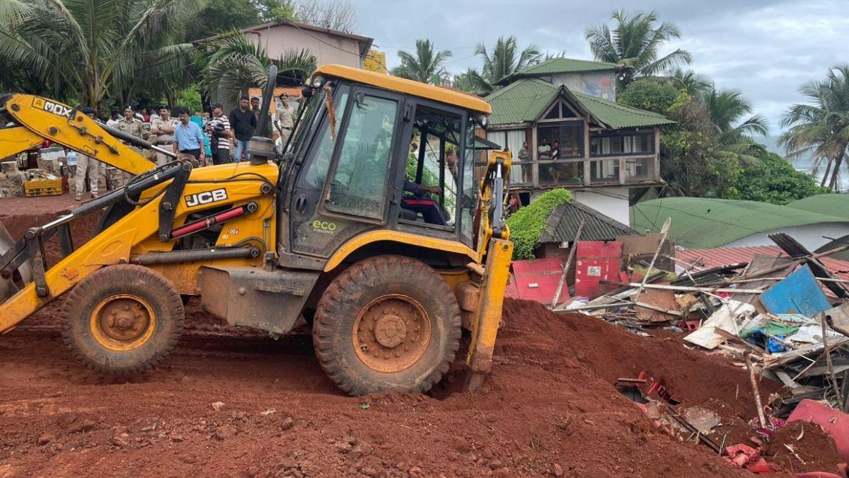 गोवा प्रशासन आज ही CURLIES club को गिराने पहुंचा था.