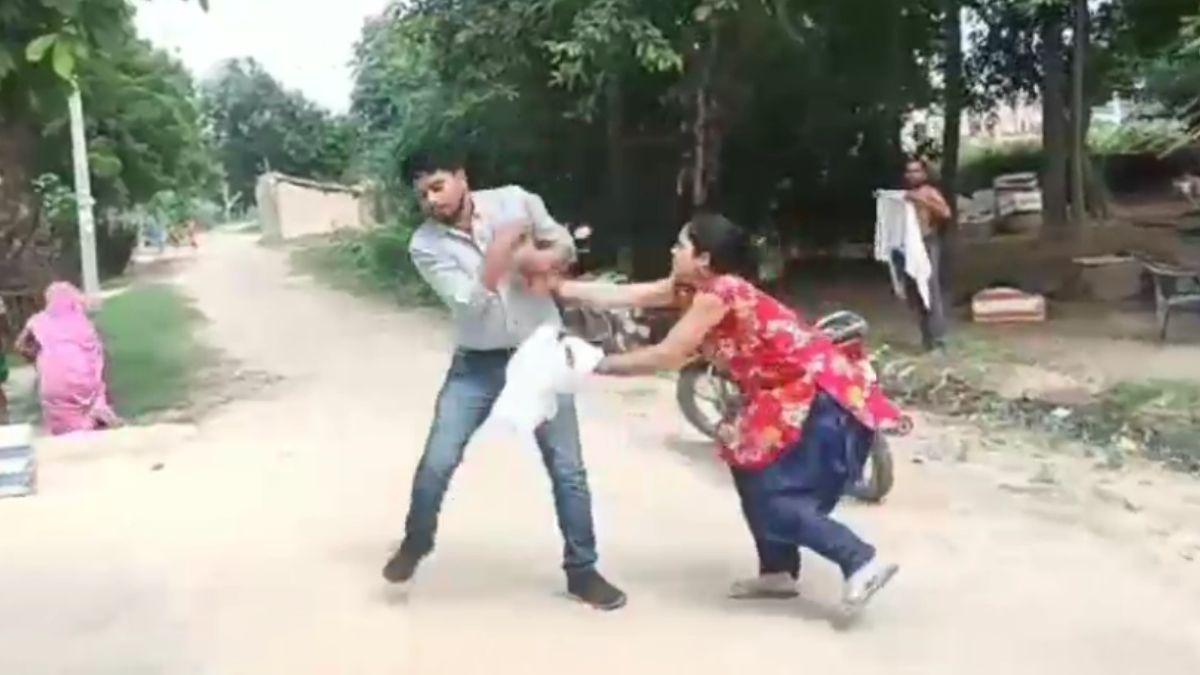 प्रधान के पुत्र के साथ की मारपीट. (Photo: Video Grab)