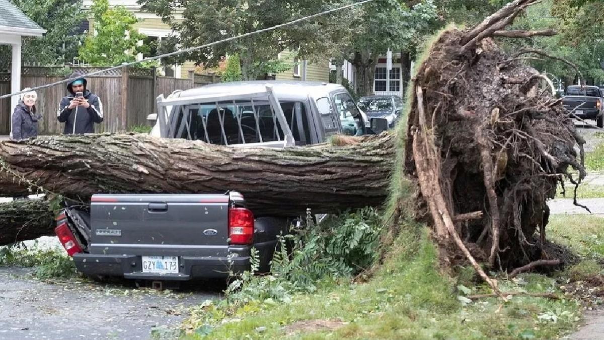 अमेरिका में Hurricane Ian का कहर, कनाडा में Storm Fiona से भारी तबाही, देखें तस्वीरें