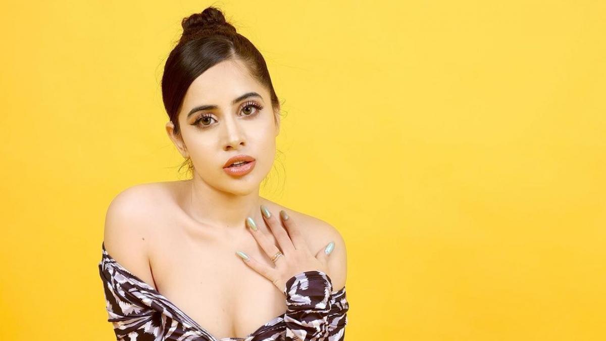 Pre-Birthday सेलिब्रेशन में इमोशनल हुईं Urfi Javed, किसकी वजह से रो पड़ीं?