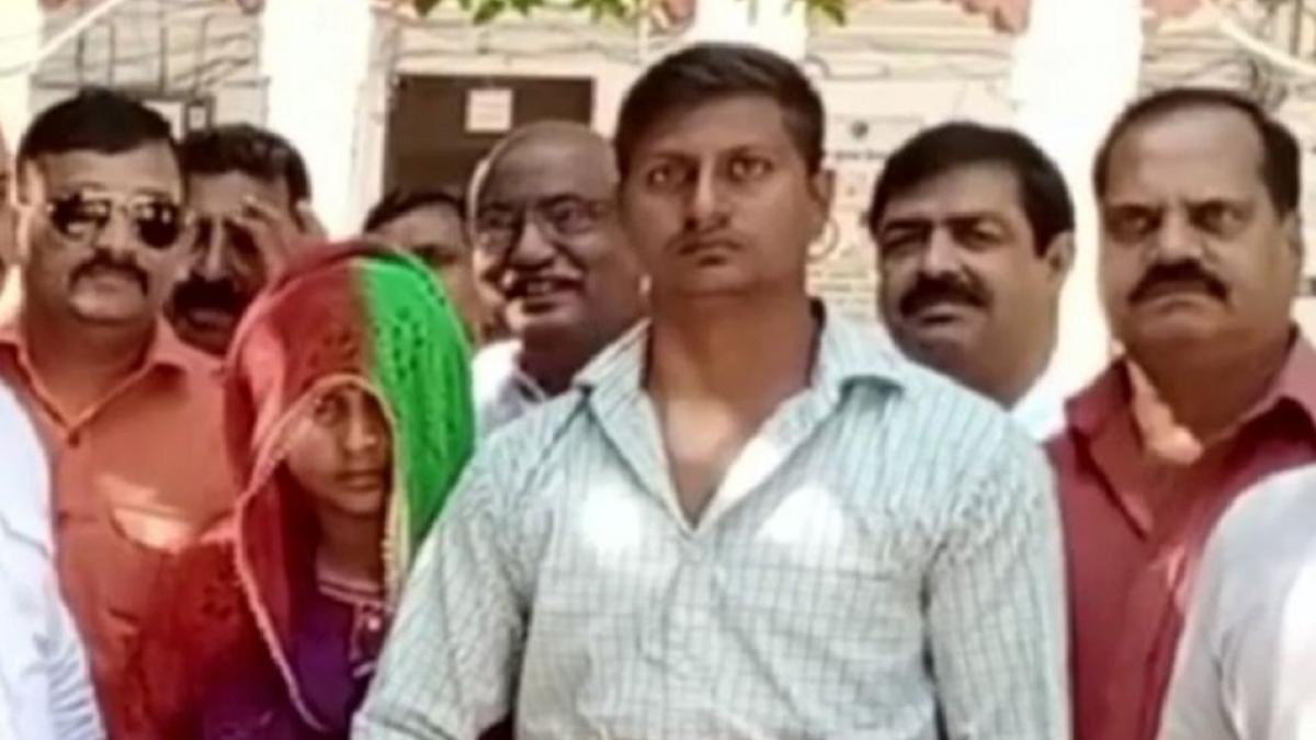 अलवर में बेटे-बहू ने परिजनों पर लगाए गंभीर आरोप