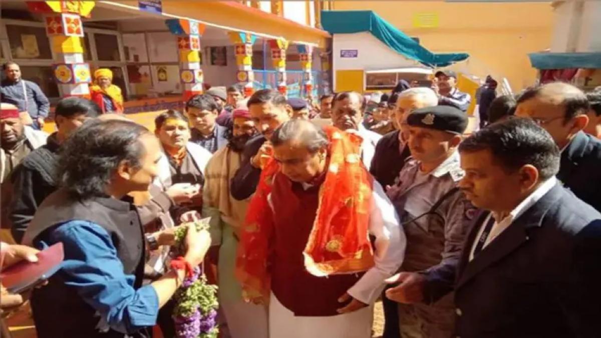 मुकेश अंबानी बद्रीनाथ धाम पहुंचे