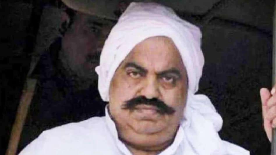 बाहुबली नेता अतीक अहमद पर UP सरकार का एक्शन, 35 करोड़ की संपत्ति को कुर्क करने का आदेश - Atiq Ahmed Illegal property attached acquired from crime worth Rs 35 crore lcla - AajTak