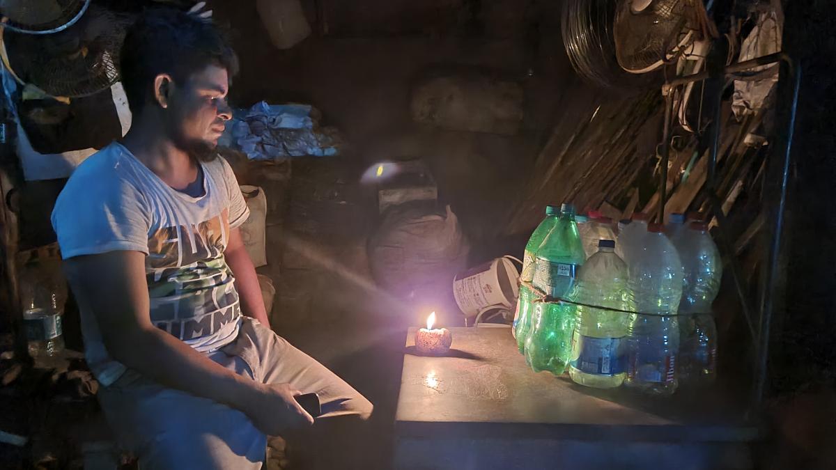 बांग्लादेश के पूर्व में जमुना नदी के इलाकों में ट्रांसमिशन लाइन हुई है प्रभावित 