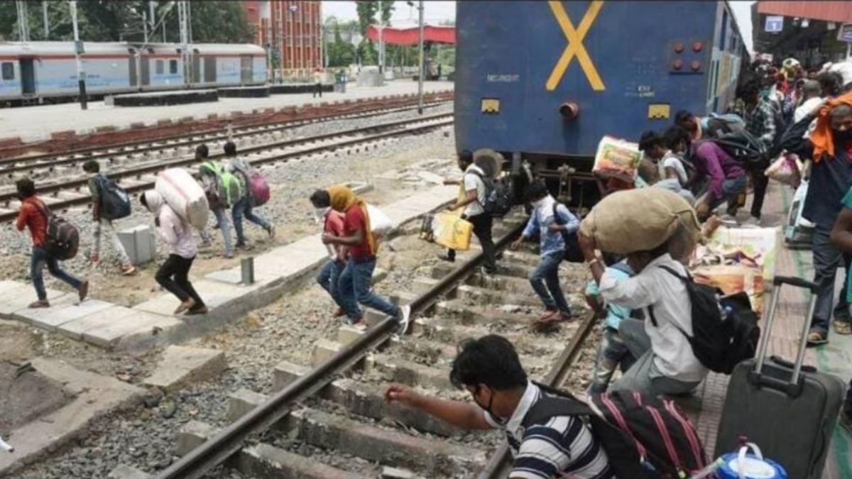 बॉम्बे हाई कोर्ट ने रेलवे क्लेम ट्रिब्यूनल का फैसला रद्द किया (फाइल फोटो)