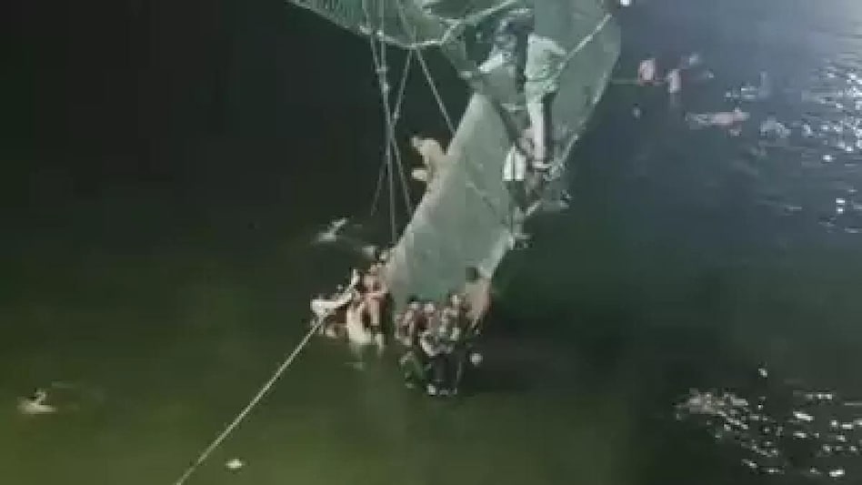 गुजरात के मोरबी में टूटा ब्रिज