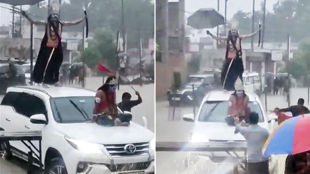 फॉर्च्यूनर कार के बोनट पर खड़ा होकर रामलीला मैदान पहुंचा रावण (फोटो-आजतक)