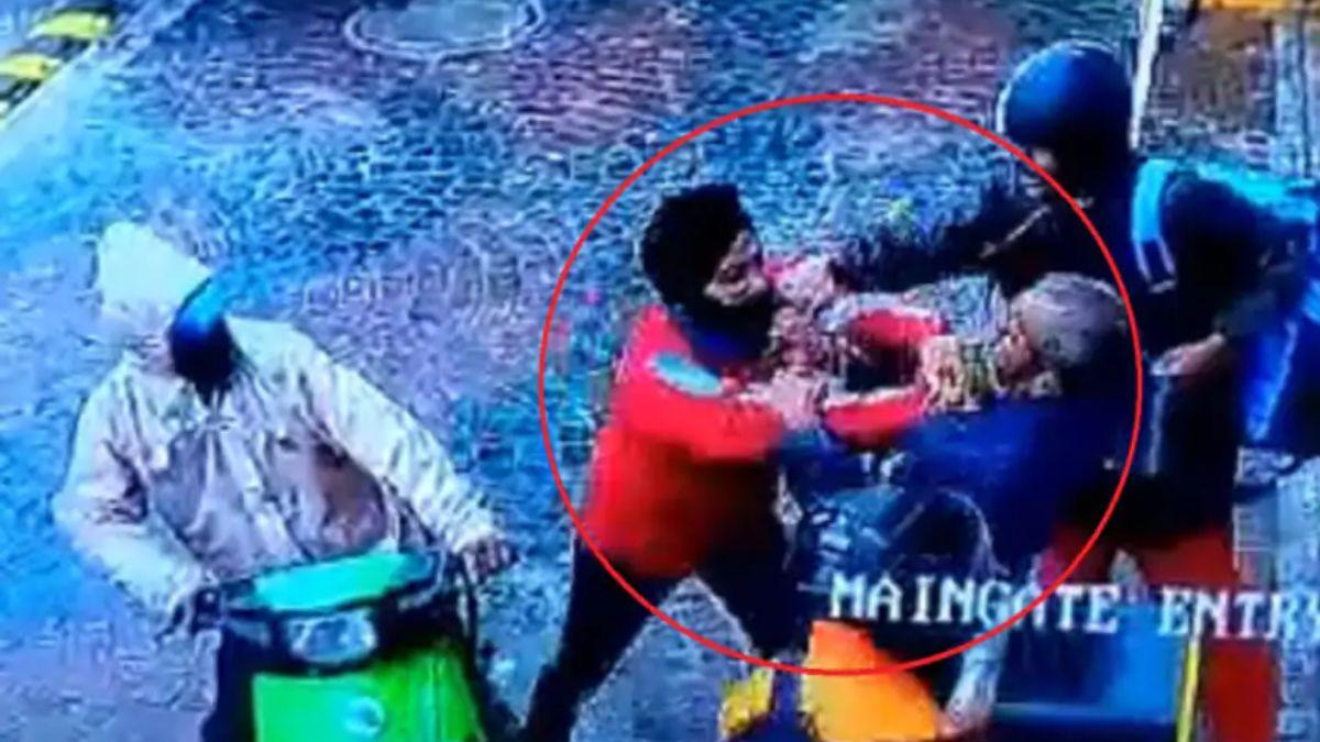 गार्ड और डिलीवरी बॉय के बीच मारपीट
