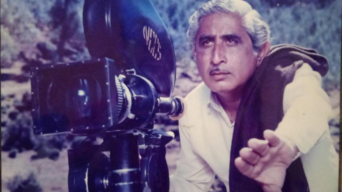 Shiv Kumar Khurana Death: विनोद खन्ना को हीरो बनाने वाले डायरेक्टर शिव कुमार खुराना नहीं रहे, 83 साल में ली अंतिम सांस