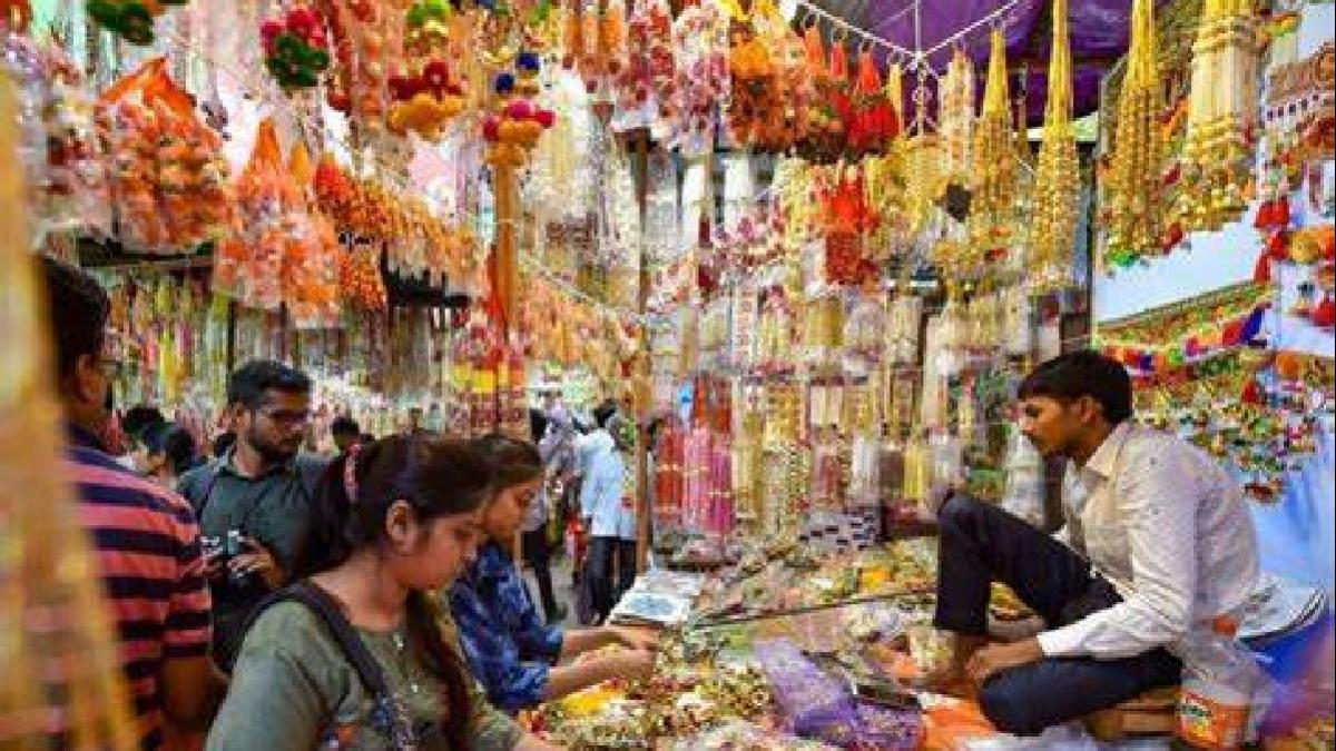 आज का दिन: दिवाली से पहले किन चुनौतियों से जूझ रही देश की पटाखा कैपिटल?