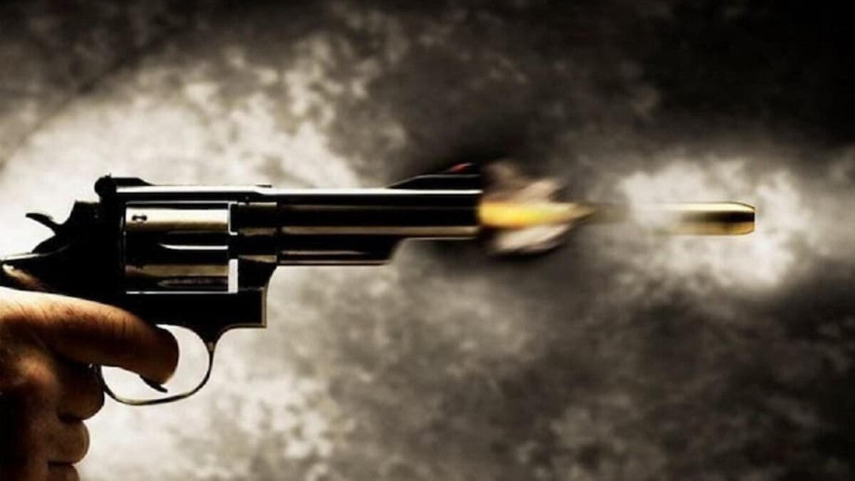 गाजियाबाद: दिवाली पर पटाखों की आवाज के बीच बदमाशों ने पूर्व पार्षद को मारी गोली, अस्पताल में भर्ती