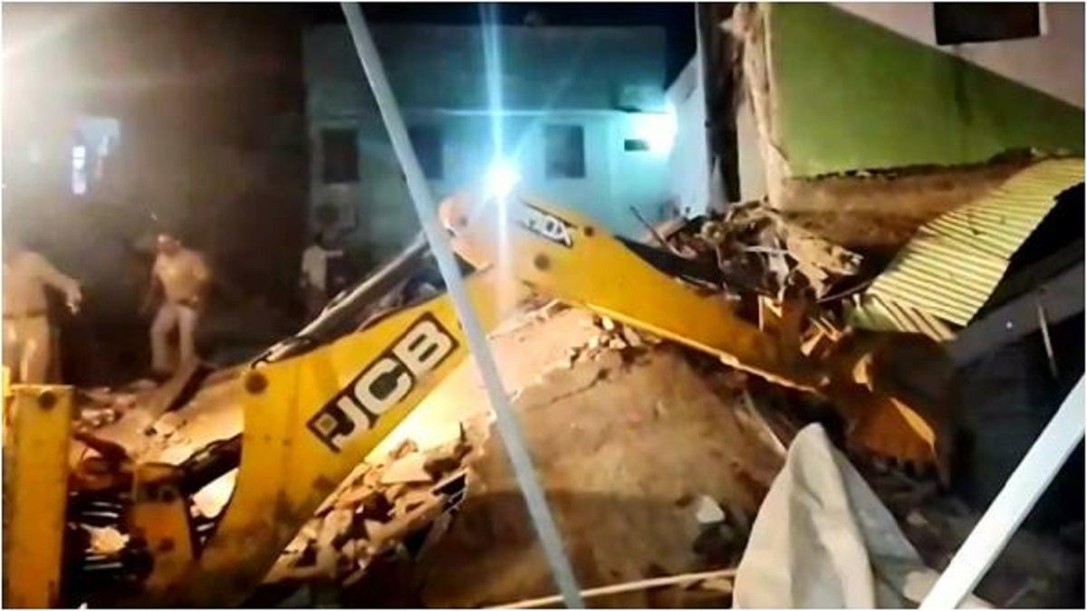 मलबे में दबने से बिल्डिंग मालिक की मौत. 