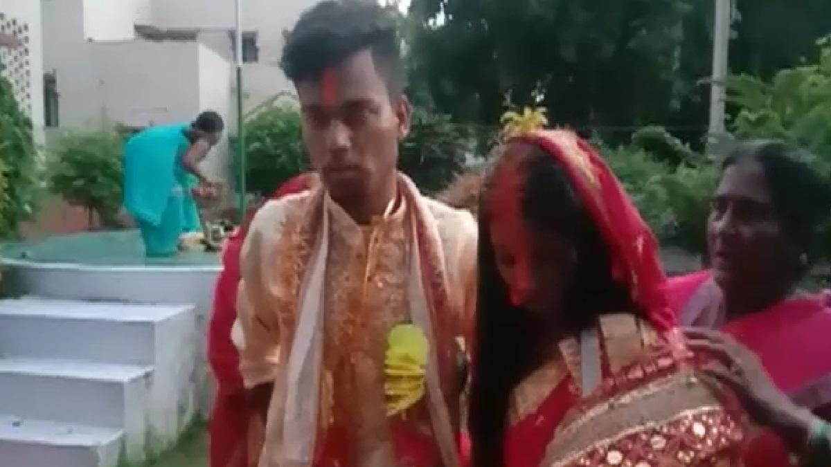 थाने में पुलिस और परिजनों की मौजूदगी में प्रेमी जोड़े की शादी