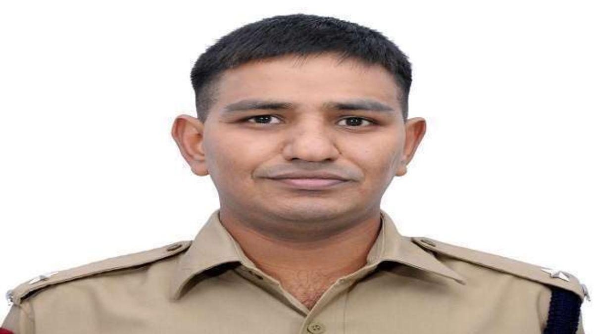 आरोपी आईपीएस को पूछताछ के लिए महोबा ले जाया गया (फाइल फोटो)