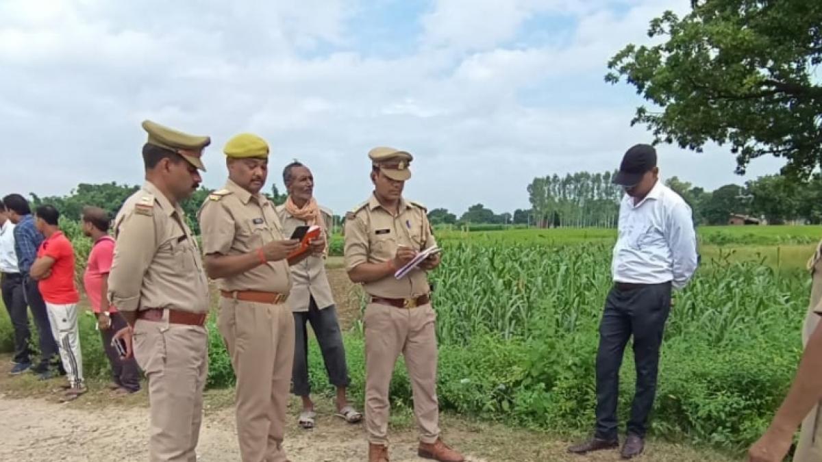 हत्या कर शव नहर के किनारे फेंका