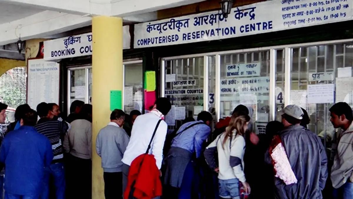 रेलवे कर्मचारियों को केंद्र सरकार का 'दिवाली गिफ्ट', 78 दिन के बोनस का ऐलान  - indian railways to provide bonus of 78 days as diwali gift modi  government anurag thakur announces lbs - AajTak
