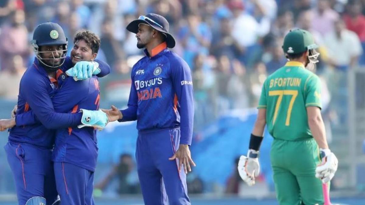 IND vs SA 3rd ODI: तीसरे वनडे में भारत के सामने बेदम दिखा साउथ अफ्रीका, 185 बॉल रहते दर्ज की जीत