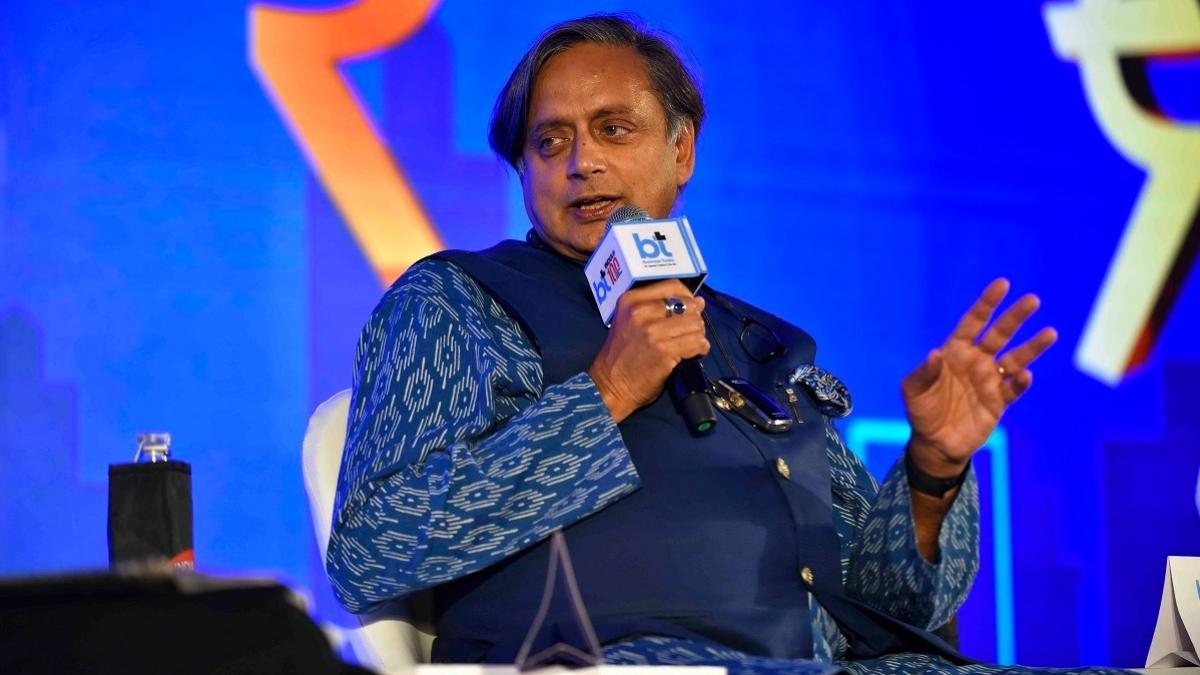 कांग्रेस अध्यक्ष पद के उम्मीदवार शशि थरूर.