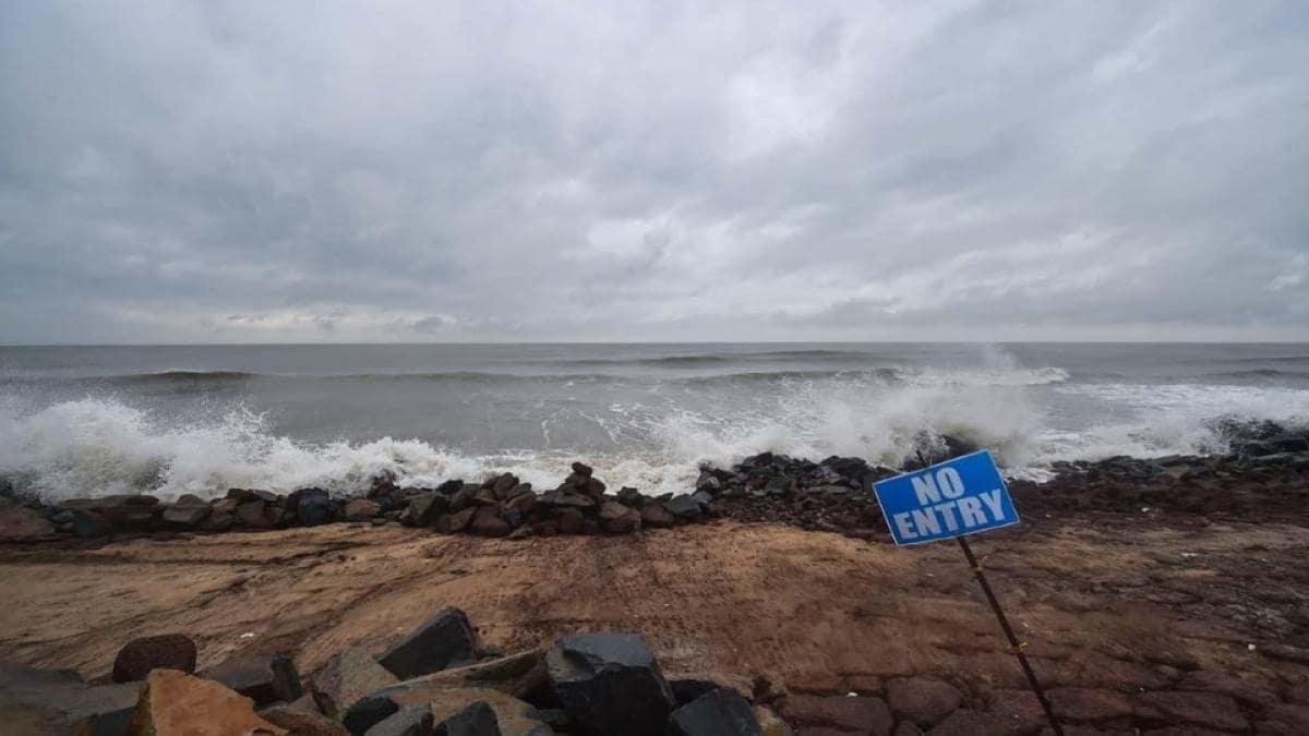 Cyclone Sitrang का असर, इन 4 राज्यों में रेड अलर्ट, मिजोरम में स्कूल किए गए बंद