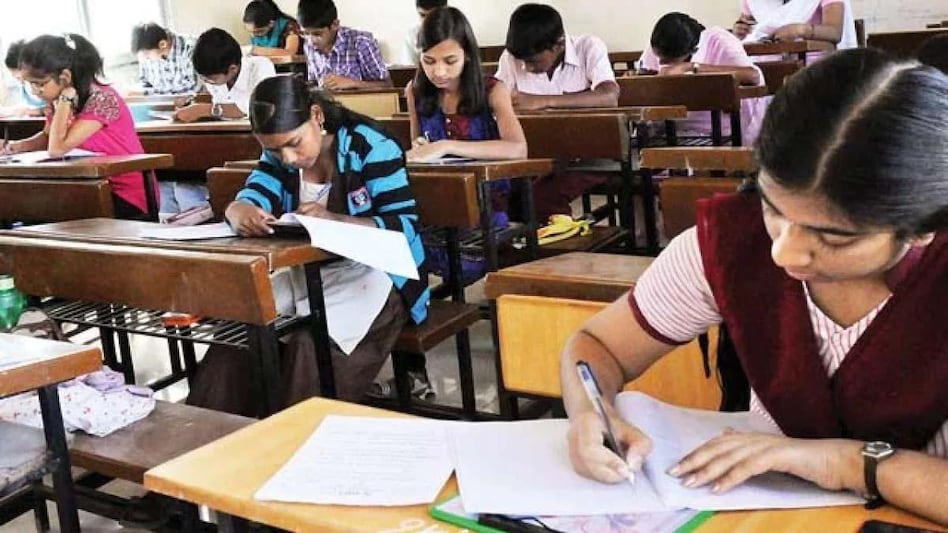 UP Board Exam 2023: यूपी बोर्ड एग्जाम सेंटर्स को नये निर्देश हुए जारी, दुरुस्त होंगे ये इंतजाम - UPMSP Released New Fresh Guidelines for UP Board Exam 2022 Exam Centers - AajTak
