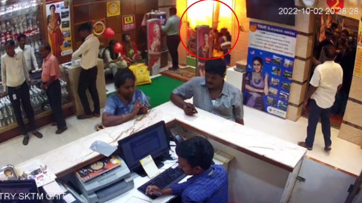 धमाके की वारदात सीसीटीवी कैमरे में कैद.