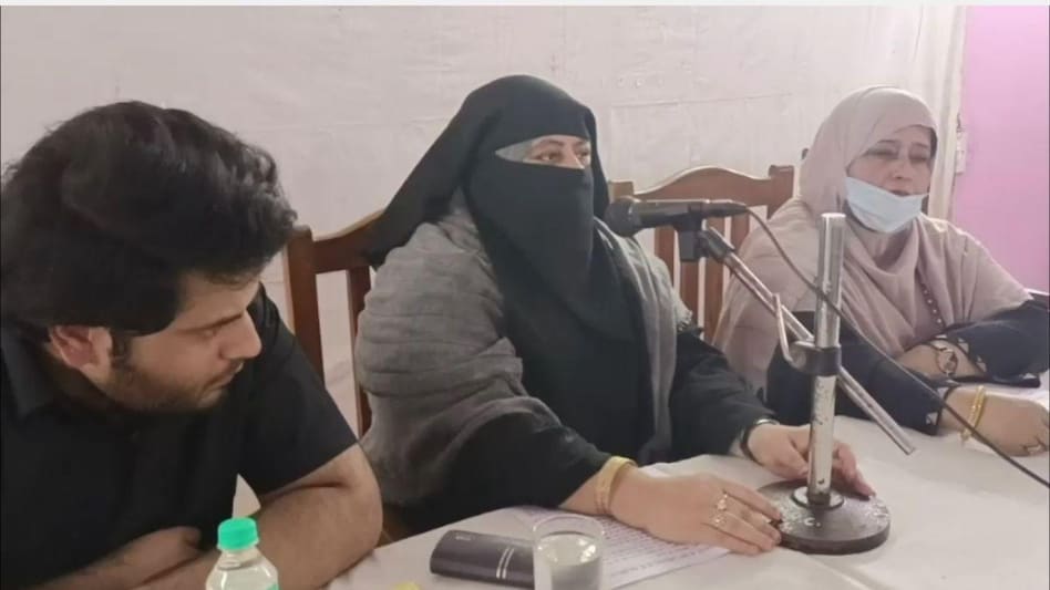 माफिया अतीक अहमद के बाद पत्नी शाइस्ता ने भी की CM योगी की तारीफ, कहा- वे बहादुर और ईमानदार सीएम हैं - Mafia Atiq Ahmed wife Shaista praised CM Yogi saying he