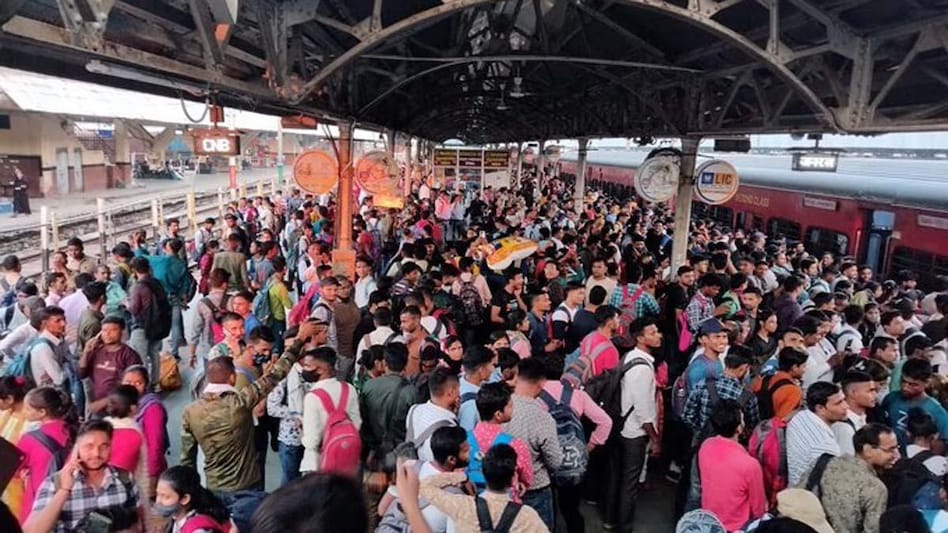 UPSSSC: PET एग्जाम का फर्जी प्रश्नपत्र लीक, कमीशन ने दी सफाई,किसी किसी शरारती तत्व का कारनामा UPSSSC: PET एग्जाम का फर्जी प्रश्नपत्र लीक, कमीशन ने दी सफाई,किसी किसी शरारती तत्व का कारनामा