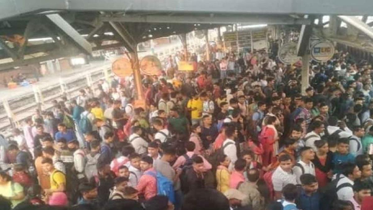 छात्रों की भीड़