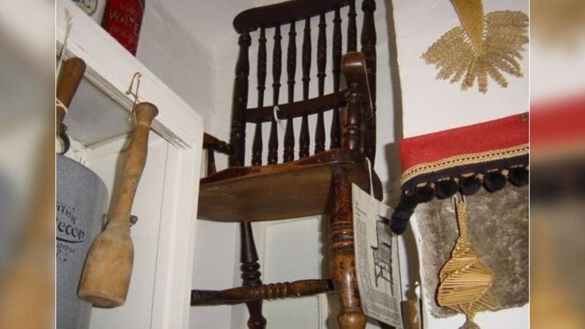 320 साल से म्यूजियम में रखी है यह शापित कुर्सी, जो भी बैठा उसे मिली मौत - thomas busby cursed chair in england thirsk horror story explained lclt - AajTak